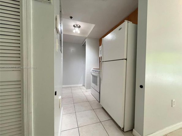 2415 NW 16th St Rd 3031, Miami FL 33125