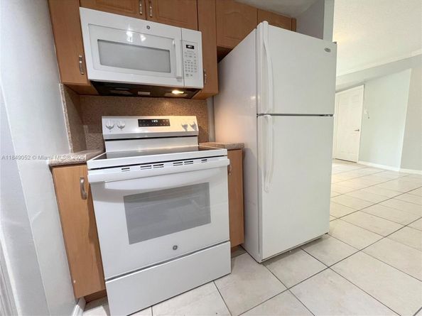 2415 NW 16th St Rd 3031, Miami FL 33125
