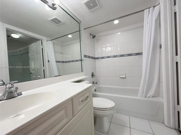 2415 NW 16th St Rd 3031, Miami FL 33125