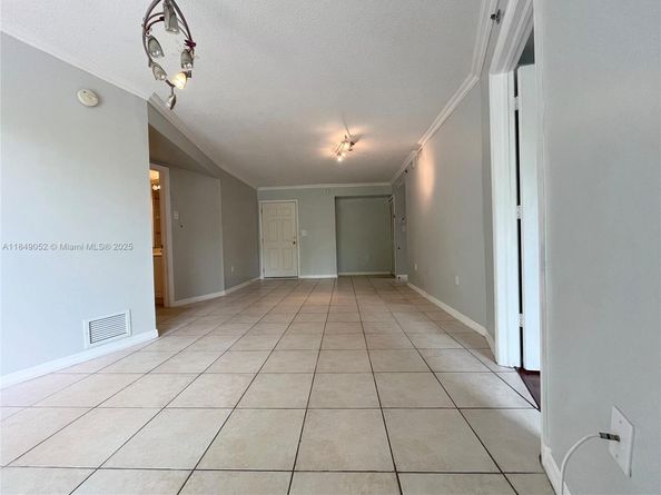 2415 NW 16th St Rd 3031, Miami FL 33125