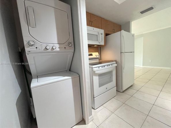 2415 NW 16th St Rd 3031, Miami FL 33125