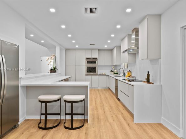 410 S Shore Dr, Miami Beach FL 33141