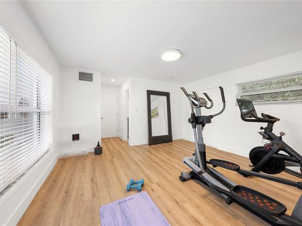410 S Shore Dr, Miami Beach FL 33141