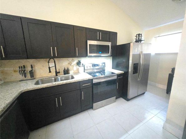 1757 NW 74th Ave 15, Plantation FL 33313
