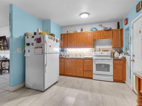 2490 NW 59th St, Miami FL 33142