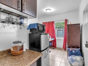 2490 NW 59th St, Miami FL 33142