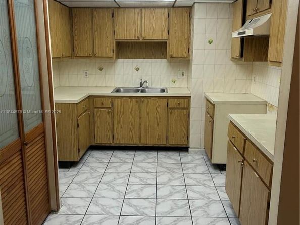 1940 NW 119th St 803, Miami FL 33167