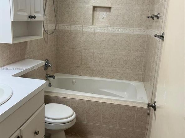1940 NW 119th St 803, Miami FL 33167