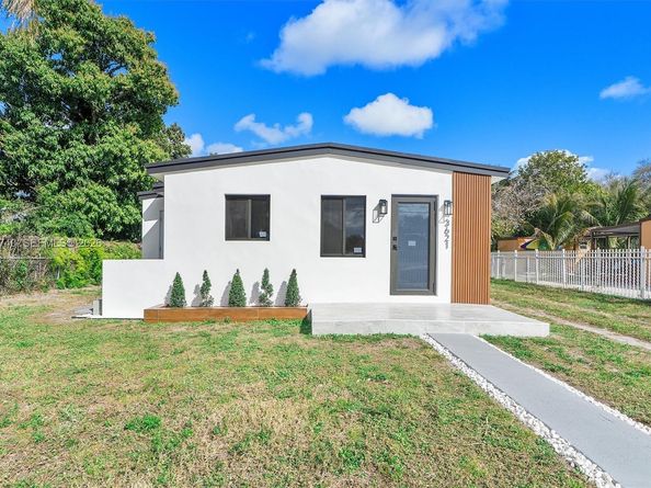 3621 SW 48th Ave, West Park FL 33023