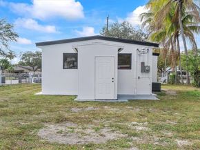 3621 SW 48th Ave, West Park FL 33023