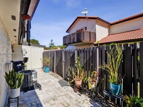 14970 SW 49th Ln 2G, Miami FL 33185