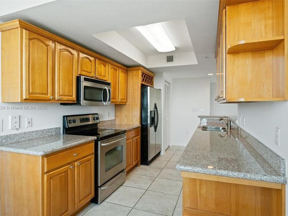 3530 SW 22nd St 614, Miami FL 33145
