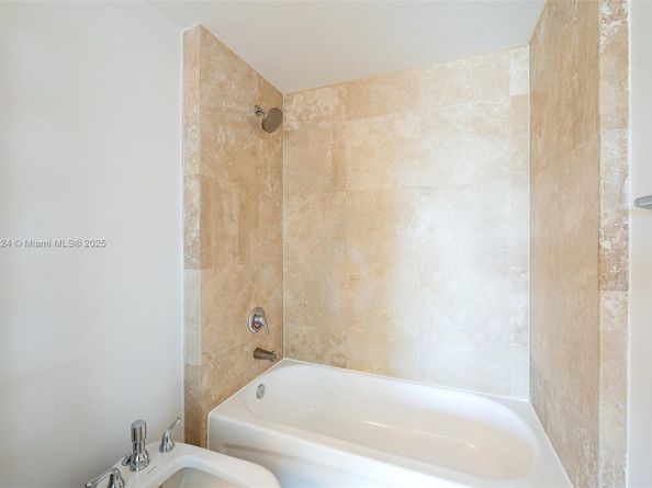 3530 SW 22nd St 614, Miami FL 33145