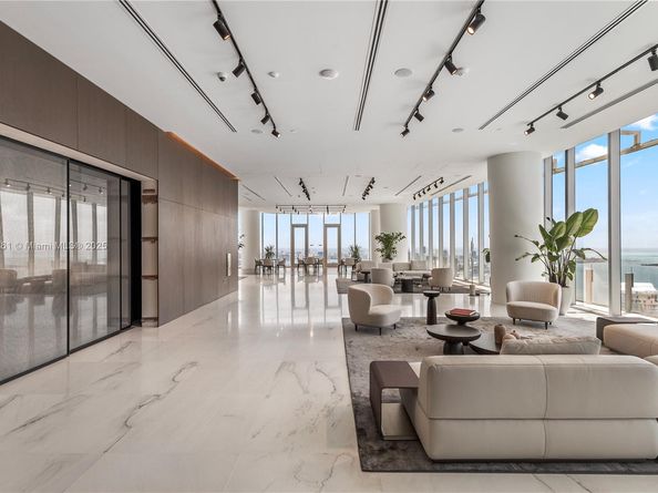 300 Biscayne Blvd Way 4007, Miami FL 33130