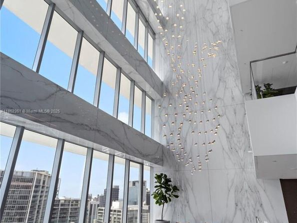 300 Biscayne Blvd Way 4007, Miami FL 33130