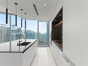 300 Biscayne Blvd Way 4007, Miami FL 33130