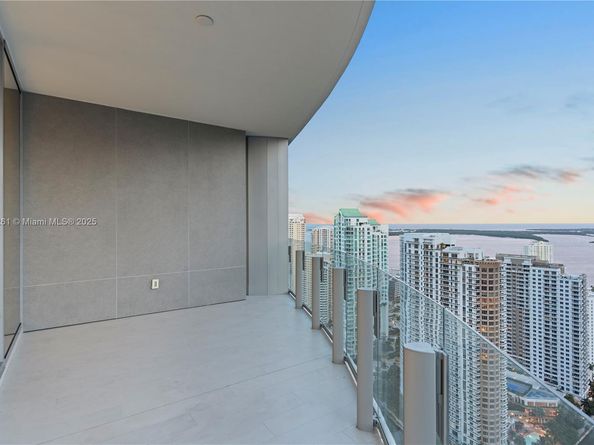 300 Biscayne Blvd Way 4007, Miami FL 33130