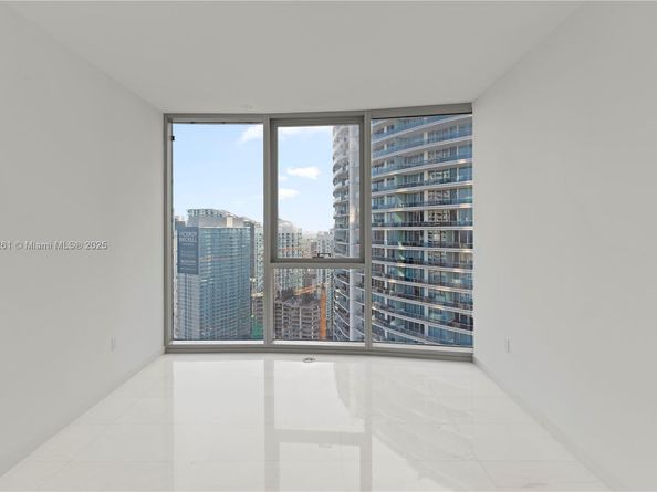 300 Biscayne Blvd Way 4007, Miami FL 33130