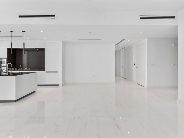 300 Biscayne Blvd Way 4007, Miami FL 33130