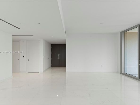 300 Biscayne Blvd Way 4007, Miami FL 33130