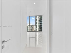 300 Biscayne Blvd Way 4007, Miami FL 33130