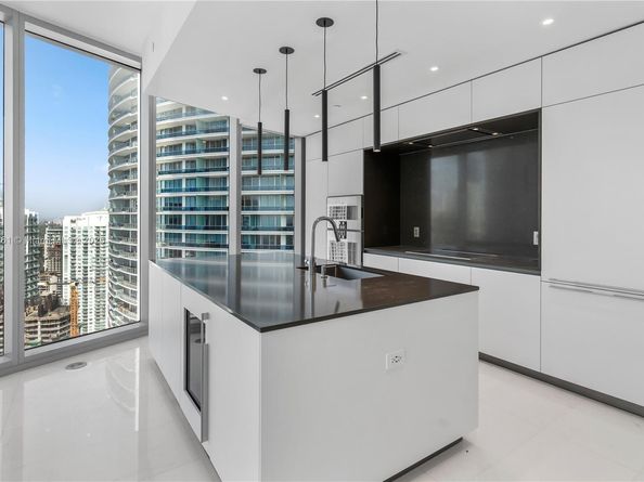 300 Biscayne Blvd Way 4007, Miami FL 33130