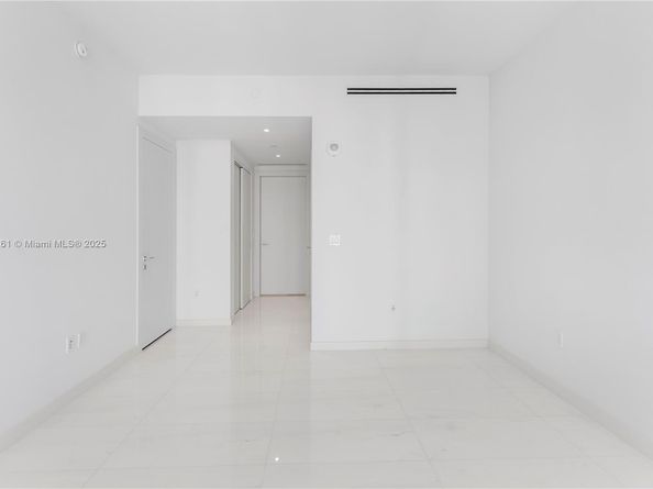300 Biscayne Blvd Way 4007, Miami FL 33130