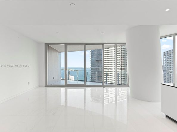 300 Biscayne Blvd Way 4007, Miami FL 33130