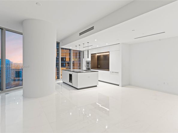 300 Biscayne Blvd Way 4007, Miami FL 33130