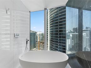 300 Biscayne Blvd Way 4007, Miami FL 33130