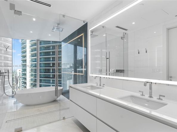 300 Biscayne Blvd Way 4007, Miami FL 33130