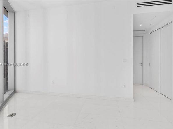 300 Biscayne Blvd Way 4007, Miami FL 33130