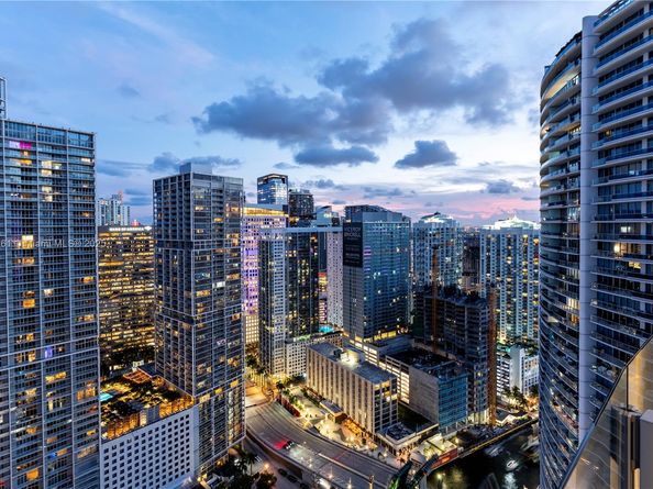 300 Biscayne Blvd Way 4007, Miami FL 33130