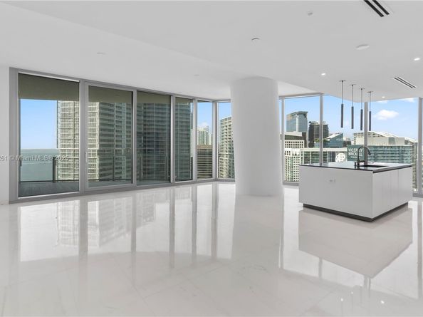 300 Biscayne Blvd Way 4007, Miami FL 33130
