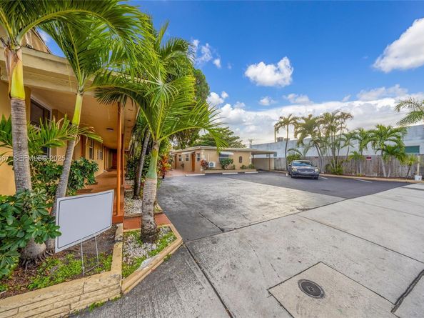 6124 Pembroke Rd, Miramar FL 33023