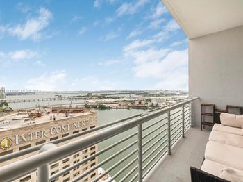 335 S Biscayne Blvd