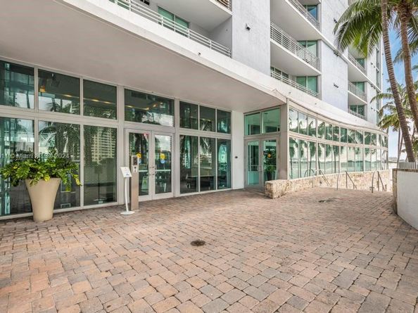 335 S Biscayne Blvd LPH02, Miami FL 33131