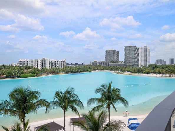 2411 Laguna Circle 306, Miami FL 33181