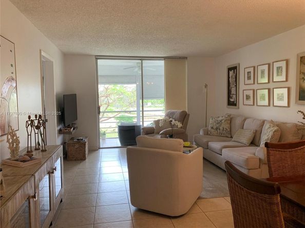 9621 Sunrise Lakes Blvd 211, Sunrise FL 33322