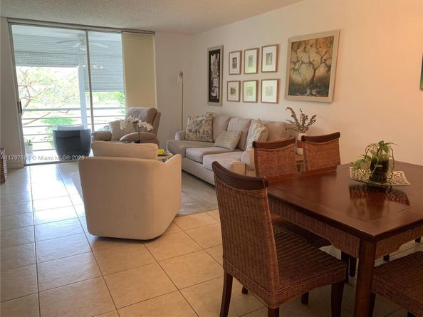 9621 Sunrise Lakes Blvd 211, Sunrise FL 33322