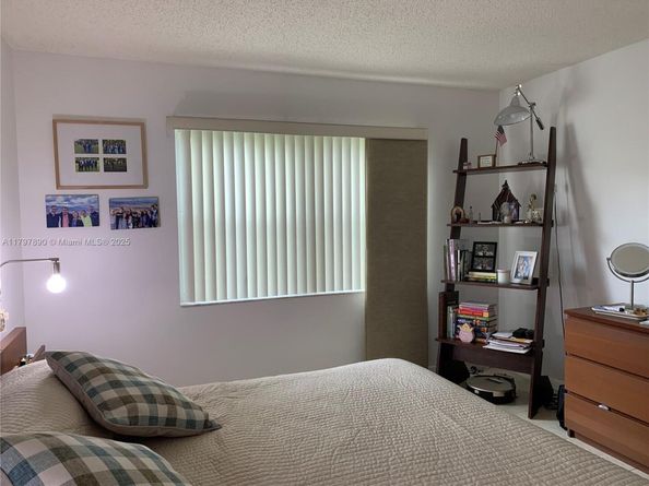 9621 Sunrise Lakes Blvd 211, Sunrise FL 33322