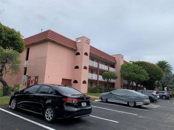 9621 Sunrise Lakes Blvd 211, Sunrise FL 33322