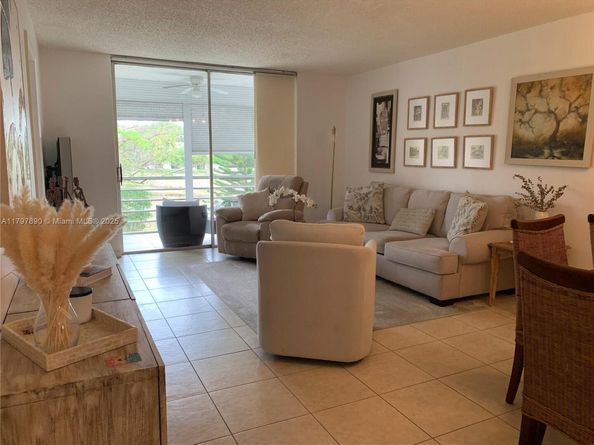 9621 Sunrise Lakes Blvd 211, Sunrise FL 33322