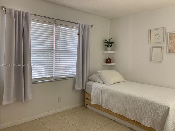 9621 Sunrise Lakes Blvd 211, Sunrise FL 33322
