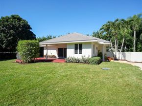 7675 Steeplechase Dr, Palm Beach Gardens FL 33418