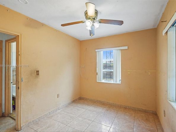 1025 Curtiss Dr, Opa-Locka FL 33054