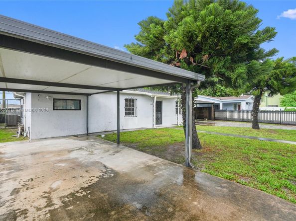 1025 Curtiss Dr, Opa-Locka FL 33054