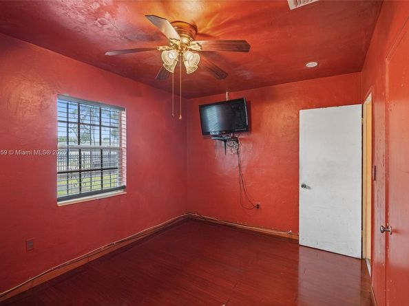 1025 Curtiss Dr, Opa-Locka FL 33054