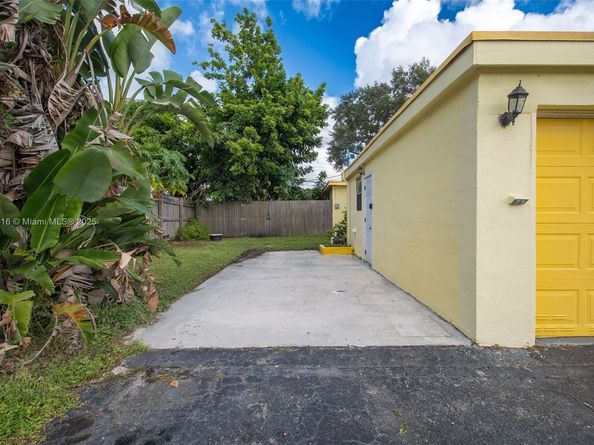 6515 SW 26th St, Miramar FL 33023