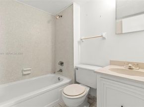 117 Royal Park Dr 3H, Oakland Park FL 33309